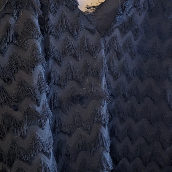 Fun textured going out tank - Picture 2 of 4